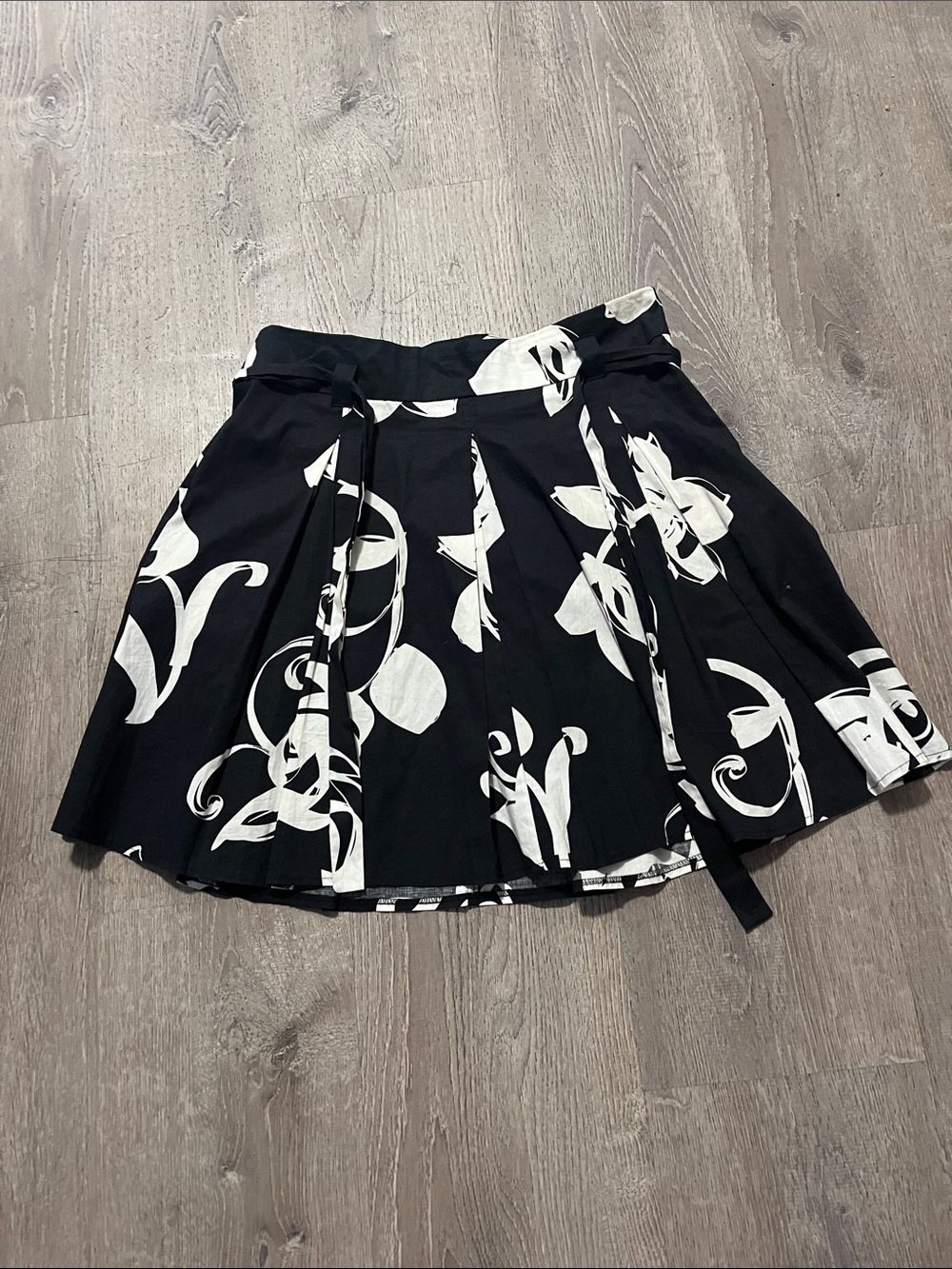 Candies black & White Womens Floral Pleated Mini Skirt - Women's size 7
